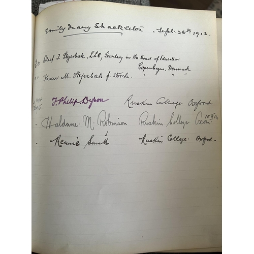 2042 - A very extensive collection of autographs compiled in the Robert Brownings Hall, visitors book. 1895... 