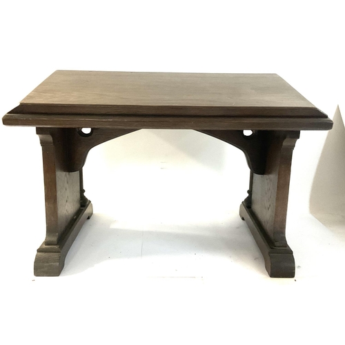 2113 - Robert Browning Settlement, York Street Chapel property, a small ok table top lecturn. 51cm x 35cm