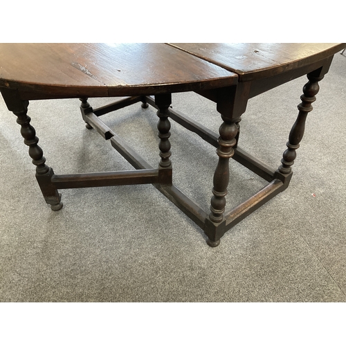 2078 - A large oak dining table given to the Browning Settlement by Fannie Barrett Browning. 158cm x 136cm,... 