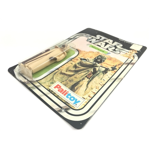 10 - A Vintage Star Wars Palitoy 1977 Carded Sand People. One of the first 12 Figures released. Un punche... 