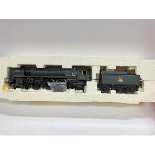 689 - A Boxed Hornby BR 4-6-2 Britannia Class Locomotive 70000 Britannia # R2562 DCC Ready.