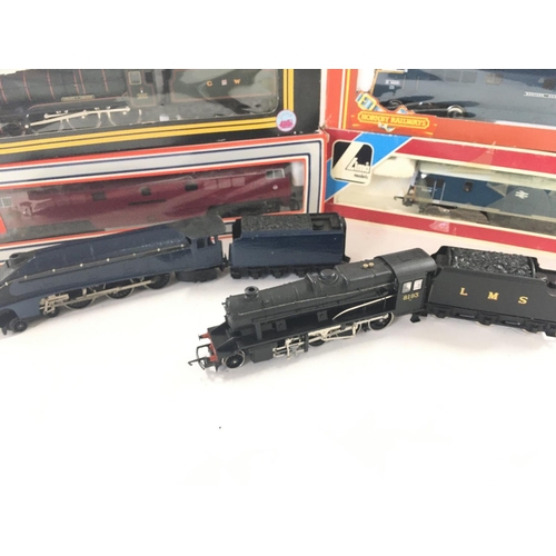 763 - 4 X Boxed 00 Gauge Locomotives and 2 Loose. Including Hornby. Lima. And Dapol.