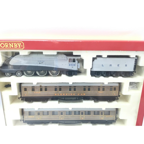 99 - A Boxed Hornby 00 Gauge Silver Fox Train Pack #R2373M.