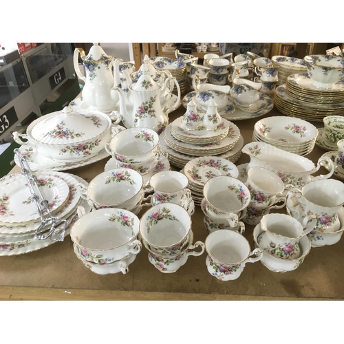 812 - A collection of Royal Albert tea and dinnerware in Moss Rose pattern, first quality.