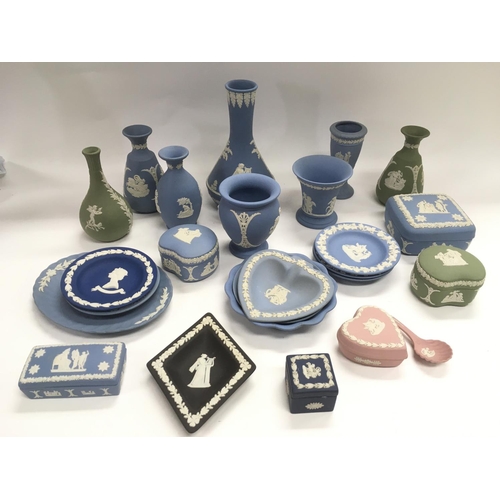 819 - A collection of Wedgwood Jasperware items.