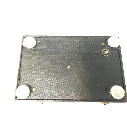 802 - A musical snuff box. Maker is not known for certain but comb is of Le Coultre style.