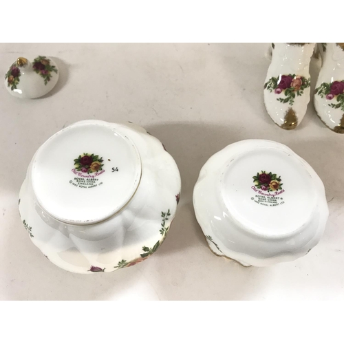 1112 - A collection of assorted royal Albert old English country rose.