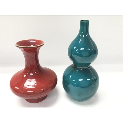 1173 - Red Chinese vase & blue Chinese gourd vase