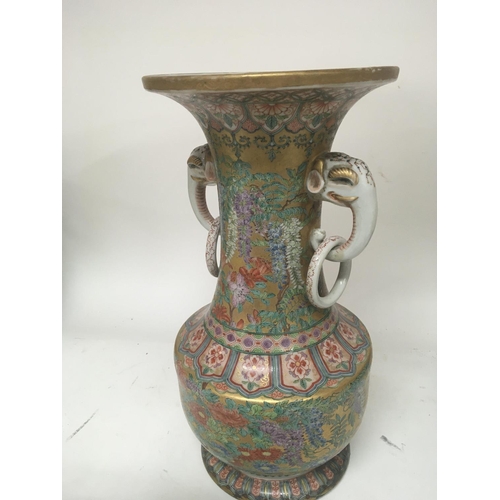 1185 - A Fine quality late 19th century Oriental vase with raised elephant and ring side handles. The sides... 