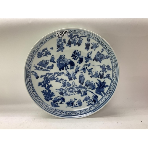 1209 - A Chinese blue and white 1000 child pattern porcelain dish, 31cm.