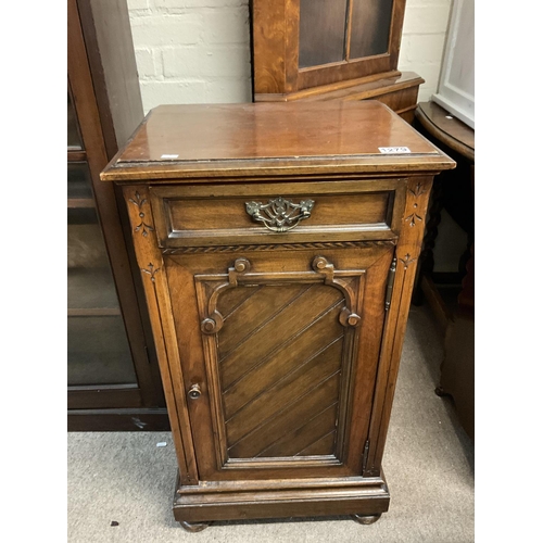 1268 - A Victorian gothic style walnut pot cupboard NO RESERVE