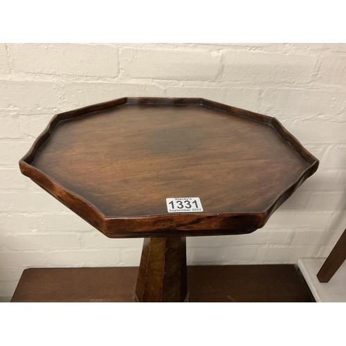 1331 - A small flamed mahogany pedastal wine table. 60cm.