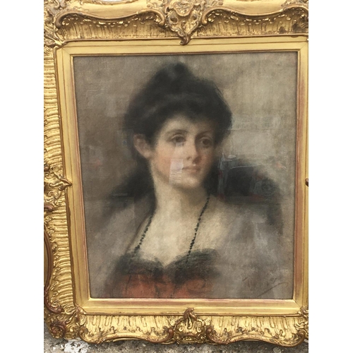 1560 - A Quality Early 20th century double sided gilt framed pastel portrait of a lady the reverse also wit... 