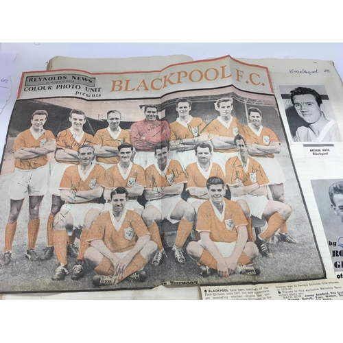 1704 - A circa 1950s/60s scrapbook containing an extensive collection of signatures of various footballers ... 