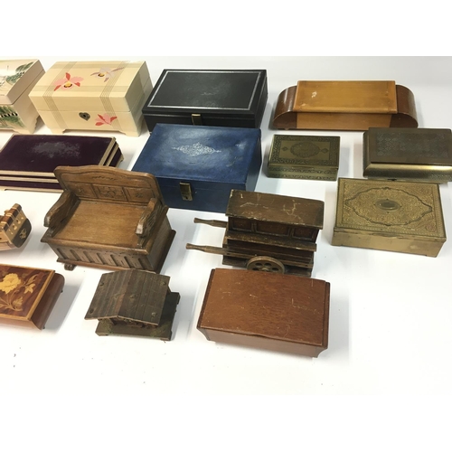 1933 - A collection of various music boxes and trinket boxes NO RESERVE