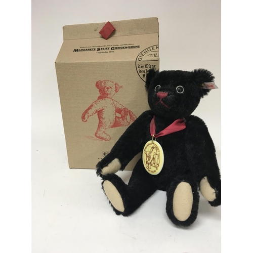 2023 - A Steiff bear with box from the Edition collection Margarete Steiff.