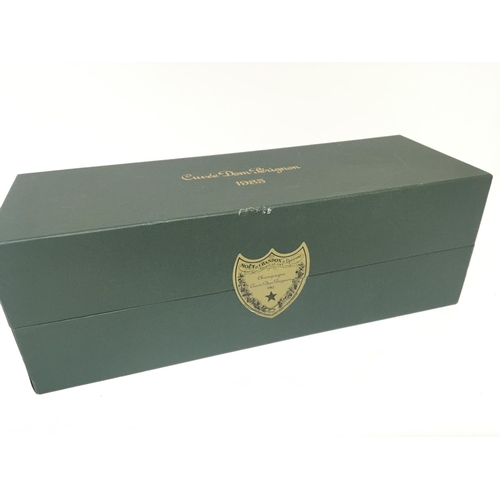 2062 - A bottle of Don Perignon 1985 Vintage champagne sealed in presentation box.