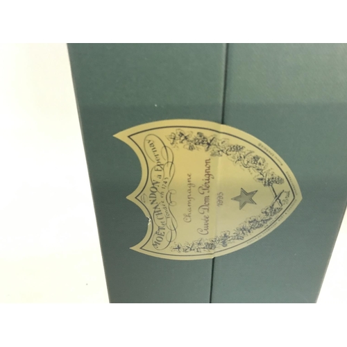 2118 - A boxed bottle of 1995 Dom Perignon champagne.