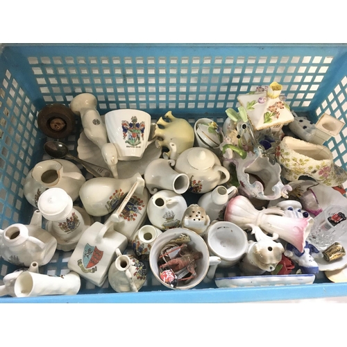 2158 - Collection of various ceramic items and other oddments.