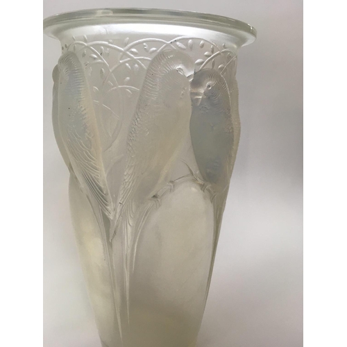 699 - Rene Lalique Ceylon Art Deco opalescent glass vase no 905 , 24 cm .