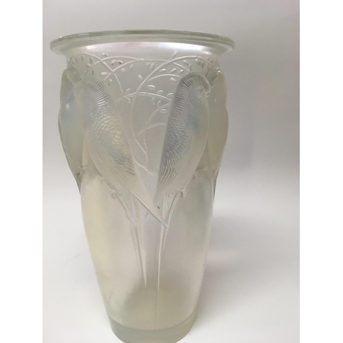 699 - Rene Lalique Ceylon Art Deco opalescent glass vase no 905 , 24 cm .