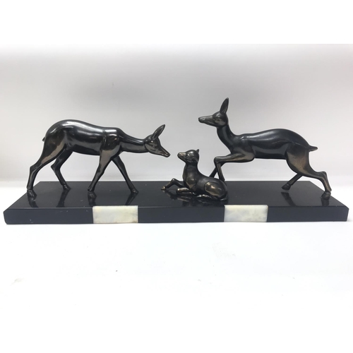 718 - A good Art Deco style set of two bronzed deer and a fawn all on a black/white marble base