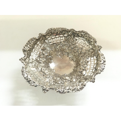 746 - Victorian silver Bon-Bon dish with cast bottom. Hallmarked.