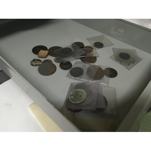 780 - A metal cabinet containing a large quantity of mixed bronze coinage.