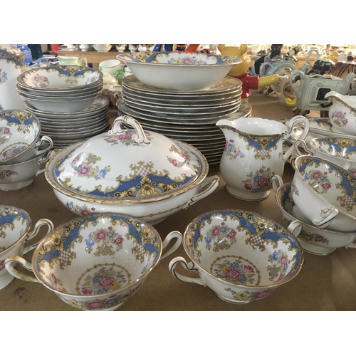 985 - A large Shelley tea service in the Sheraton pattern. Including coffee pots, tureens, meat and side p... 