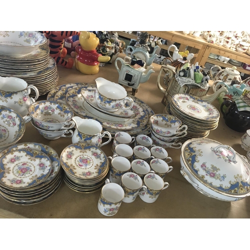 985 - A large Shelley tea service in the Sheraton pattern. Including coffee pots, tureens, meat and side p... 