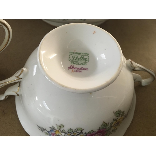 985 - A large Shelley tea service in the Sheraton pattern. Including coffee pots, tureens, meat and side p... 