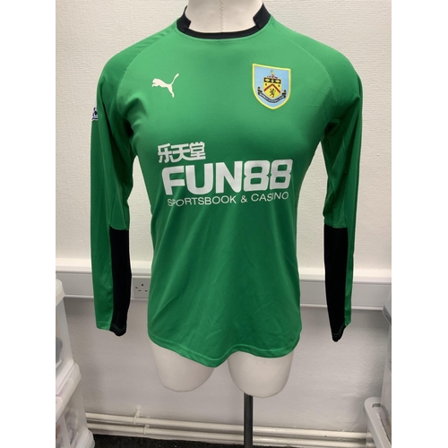 1047 - Burnley 2014 - 2015 Match Worn Goalkeepers Football Shirt: Long sleeve number 1 with Premier League ... 