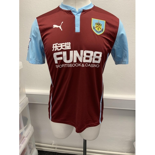 1050 - Burnley 2014 - 2015 Match Worn Football Shirt: Home short sleeve number 9 with Premier League badgin... 