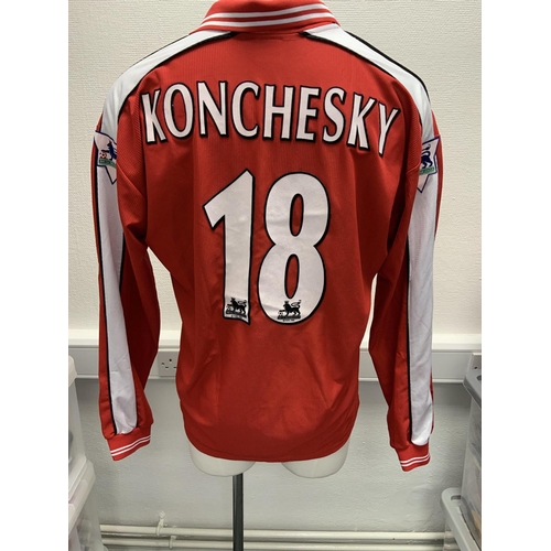 1058 - Charlton Athletic 2000 - 2002 Match Worn Football Shirt: Home long  sleeve number 18 with Premier Le... 