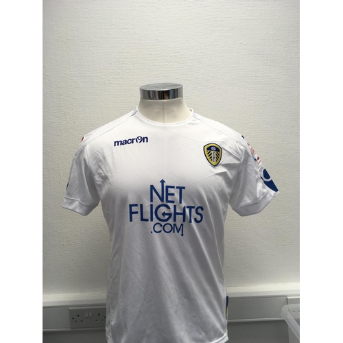 1088 - Leeds United 2010 - 2011 Match Worn Football Shirt: Home short sleeve number 10 with Football League... 