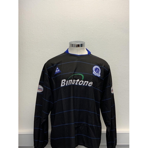 1129 - Queens Park Rangers 2005 Signed Match Issued Football Shirt: Away long sleeve number 33 with Coca Co... 