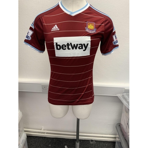 1169 - West Ham 2014 - 2015 Match Worn Football Shirt: Home short sleeve number 15 with Premier League badg... 