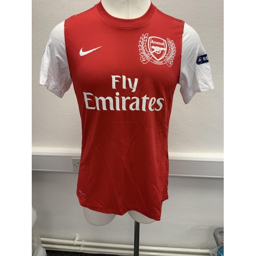 1195 - Arsenal 2011 - 2012 Match Worn Football Shirt: Home short sleeve number 16 with Champions League bad... 