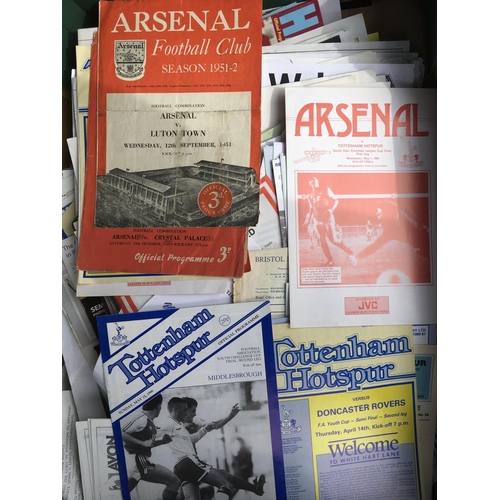 123 - Reserve Football Programmes: Many hundreds from the 50s up to modern from a wide variety of teams. M... 