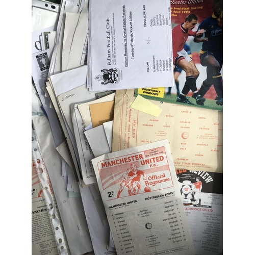 123 - Reserve Football Programmes: Many hundreds from the 50s up to modern from a wide variety of teams. M... 