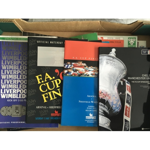 124 - Cup Final Football Programmes: All mainly large A4 size issues including  FA Cup 93 + replay althoug... 