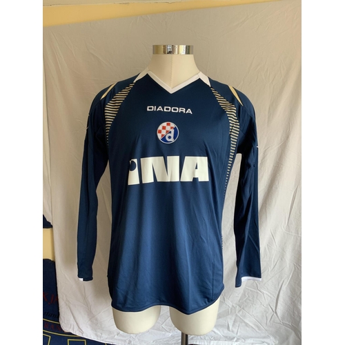 1242 - Dinamo Zagreb  2008 - 2009 Match Worn Football Shirt: Home long sleeve number 22 with Champions Leag... 