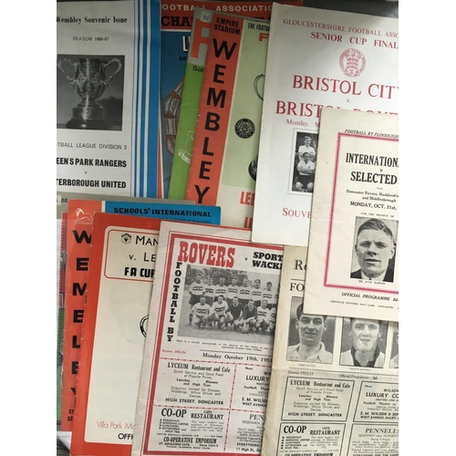 127 - Football Programmes Selection: Some 50s programmes with good Doncaster Rovers content. Big match pro... 