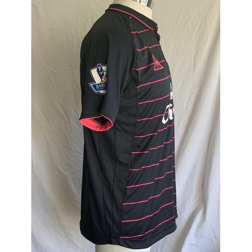 1369 - Rodwell Everton 2009 - 2010 Match Worn Football Shirt: Attractive black with pink stripes Le Coq sho... 