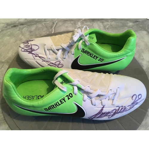 1370 - Ross Barkley Everton Match Issued Football Boots: Stunning green and white boots with Barkley 20 sti... 