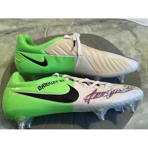 1370 - Ross Barkley Everton Match Issued Football Boots: Stunning green and white boots with Barkley 20 sti... 