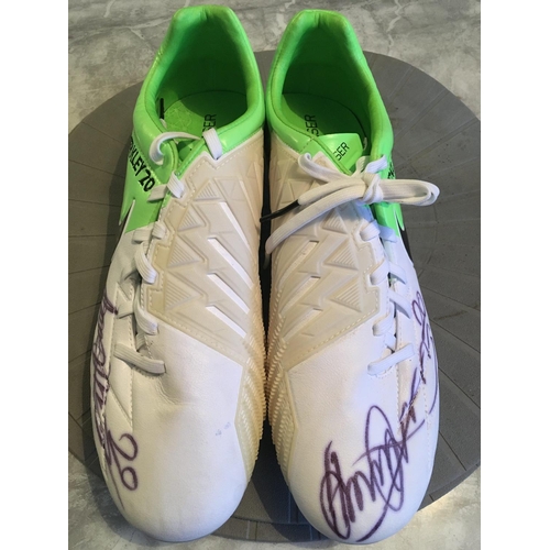 1370 - Ross Barkley Everton Match Issued Football Boots: Stunning green and white boots with Barkley 20 sti... 