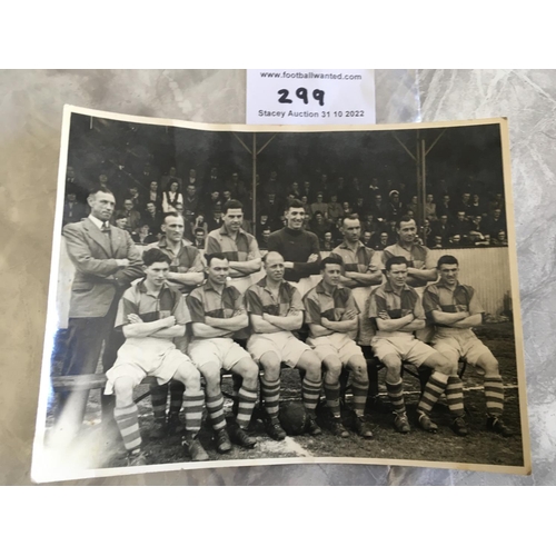 299 - 1940s Romford Home Football Programmes: Nice selection in various conditions including some single s... 