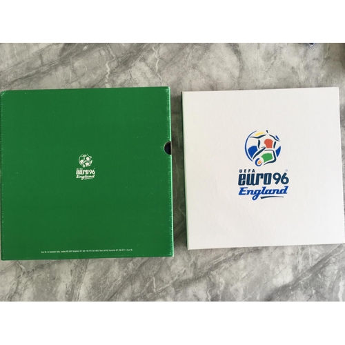 541 - Euro 96 Boxed Football Plate + Memorabilia: Boxed gift which contains a Euro 96 plate, book, tie and... 