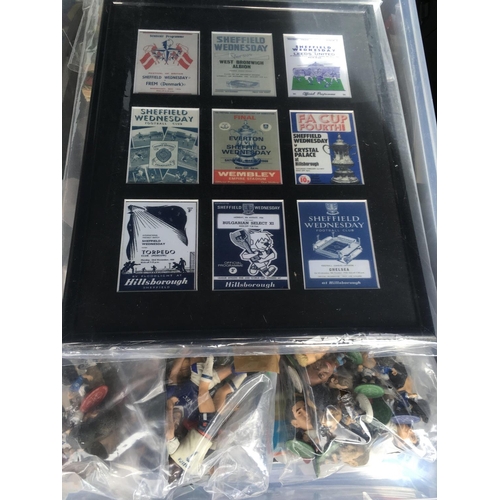 553 - Miscellaneous Football Memorabilia: Coin sets, Corinthians, Team + Reserve sheets, Sun stamp albums,... 